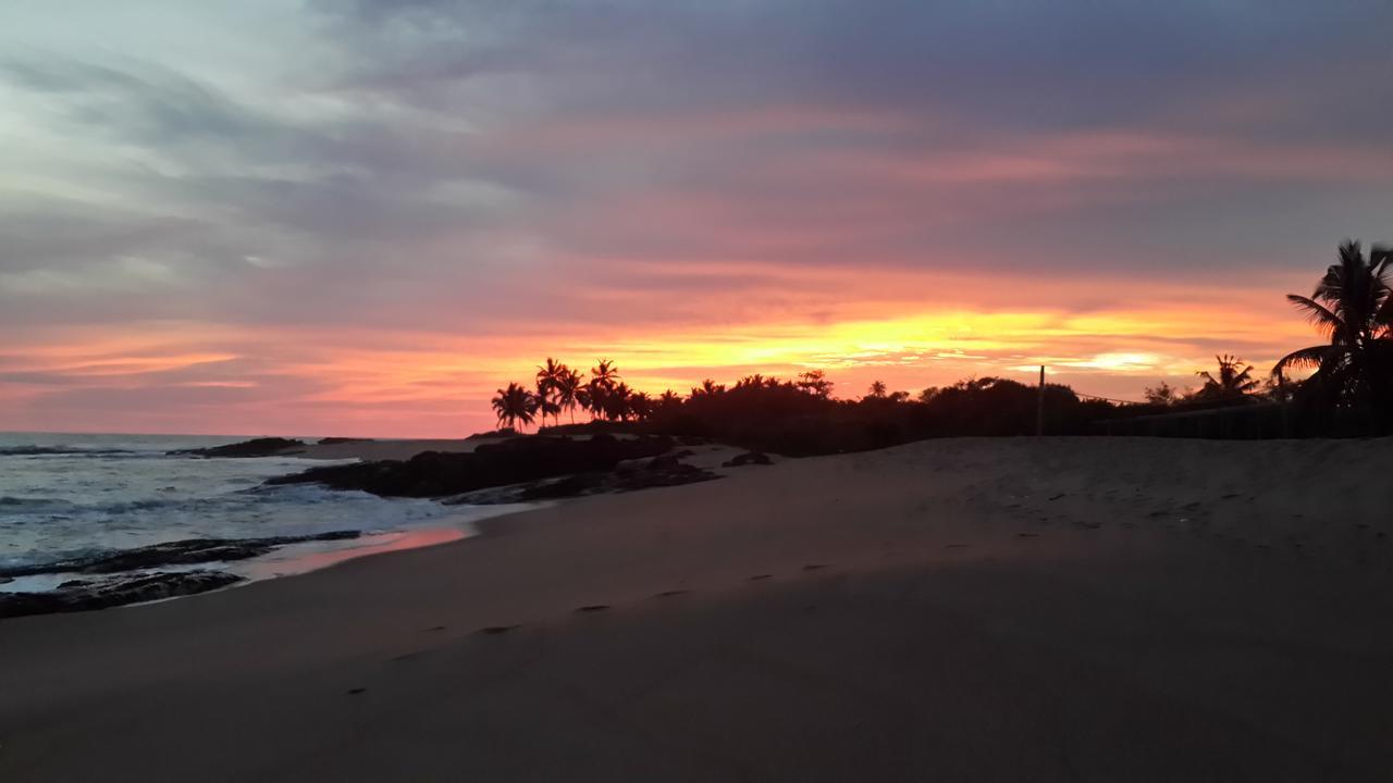 Ko-Sa Beach Resort Ampeni エクステリア 写真