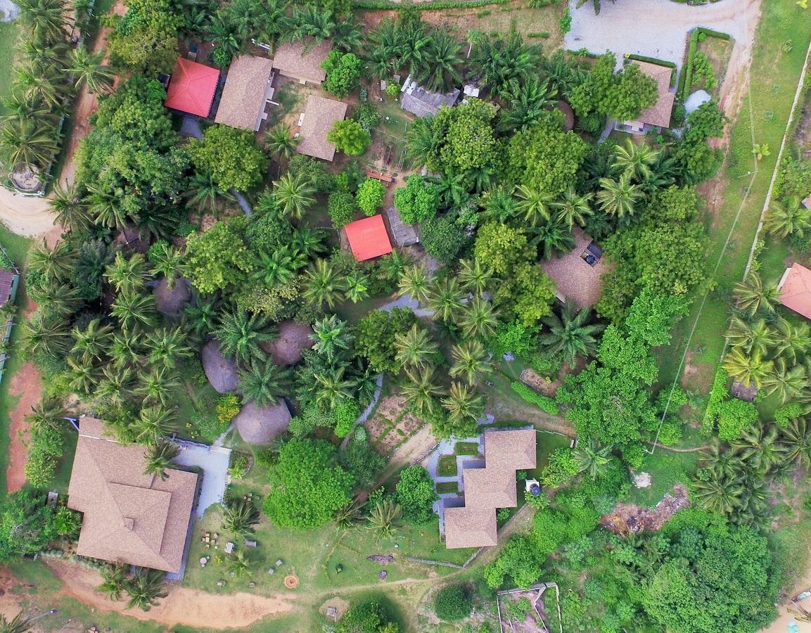 Ko-Sa Beach Resort Ampeni エクステリア 写真